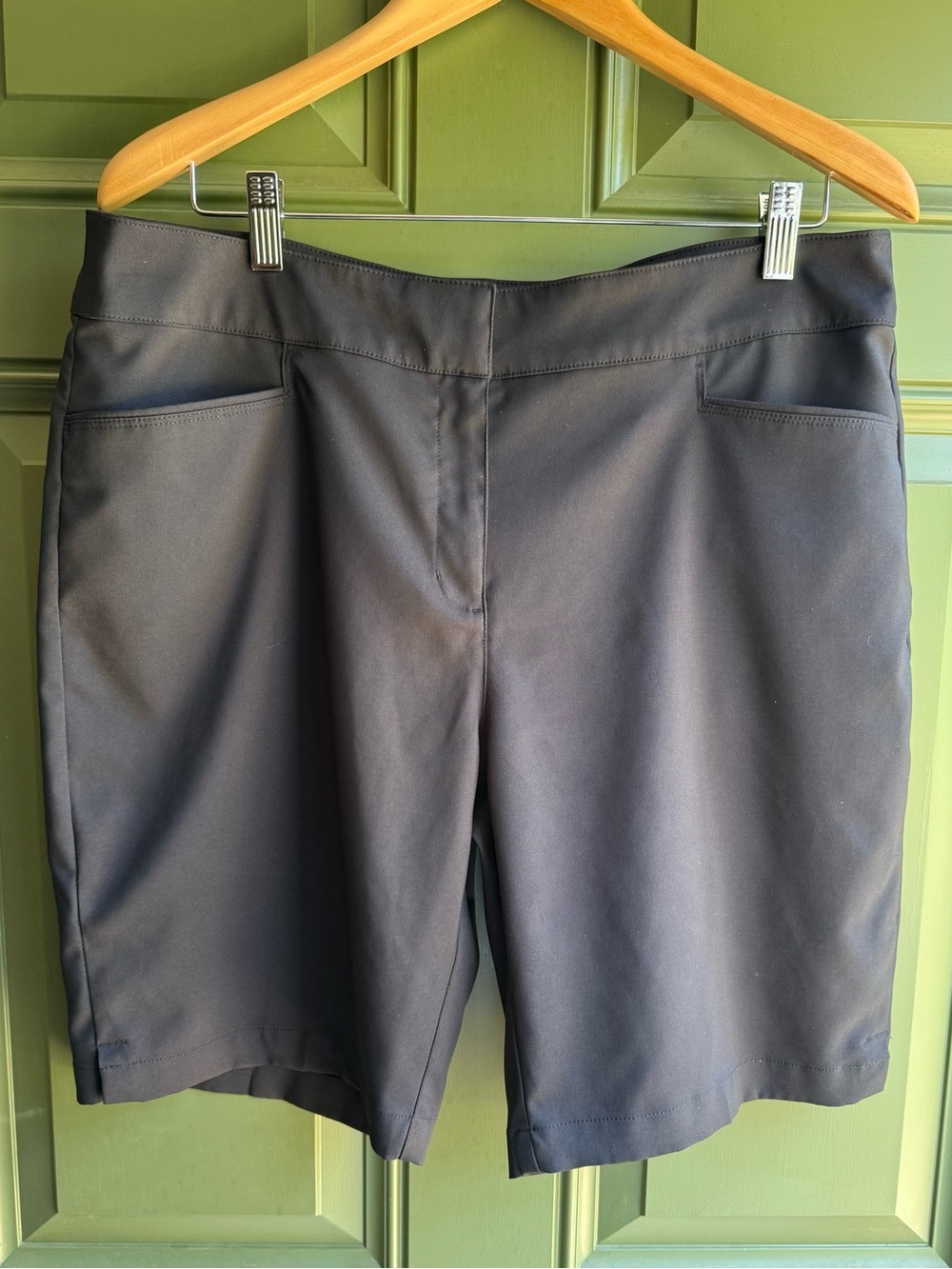 Women's PGA TOUR Black Flat Front Golf Shorts Size 14